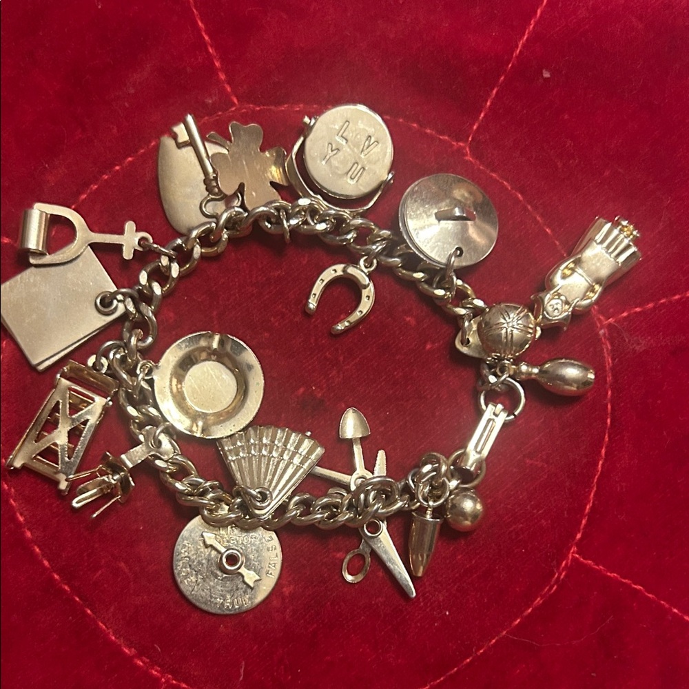 Vintage Gold Tone Novelty Charm Bracelet